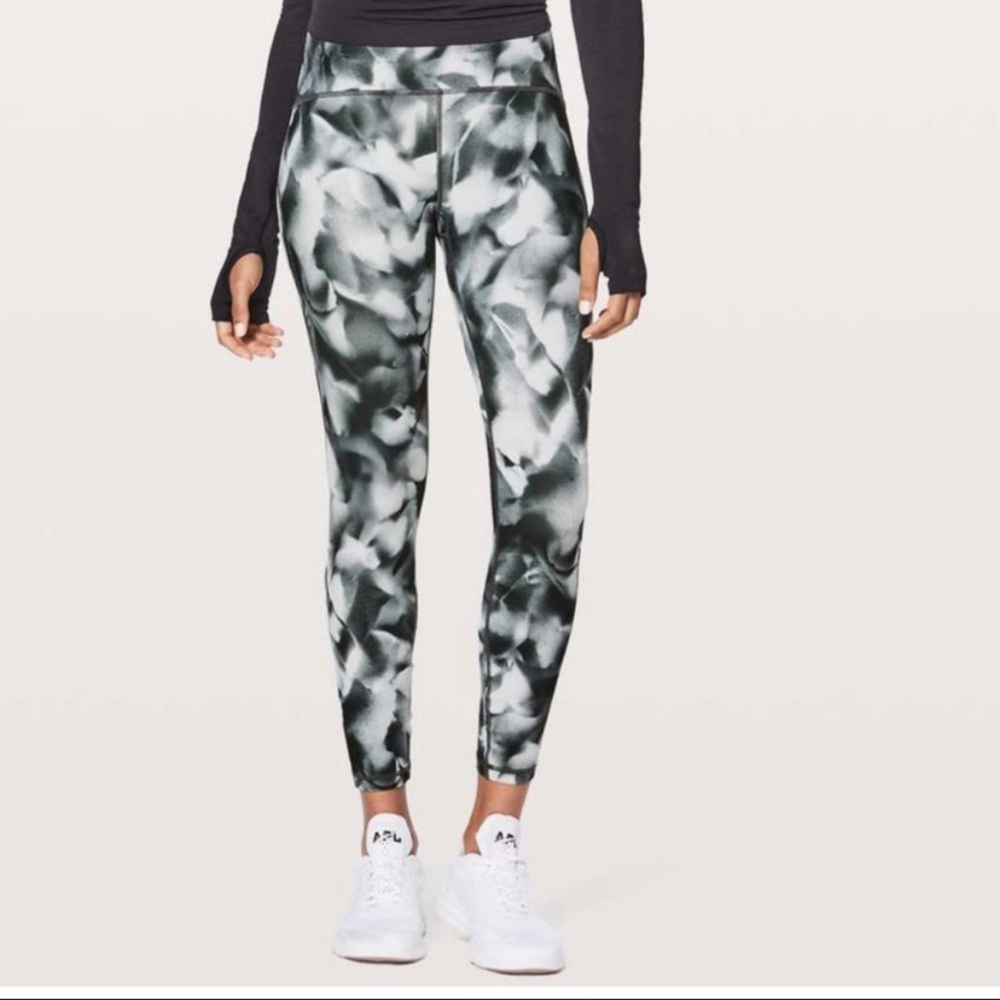Lululemon Train Times 7/8 Pant 25” in Blush Blossom Alpine White/Black Sz 6